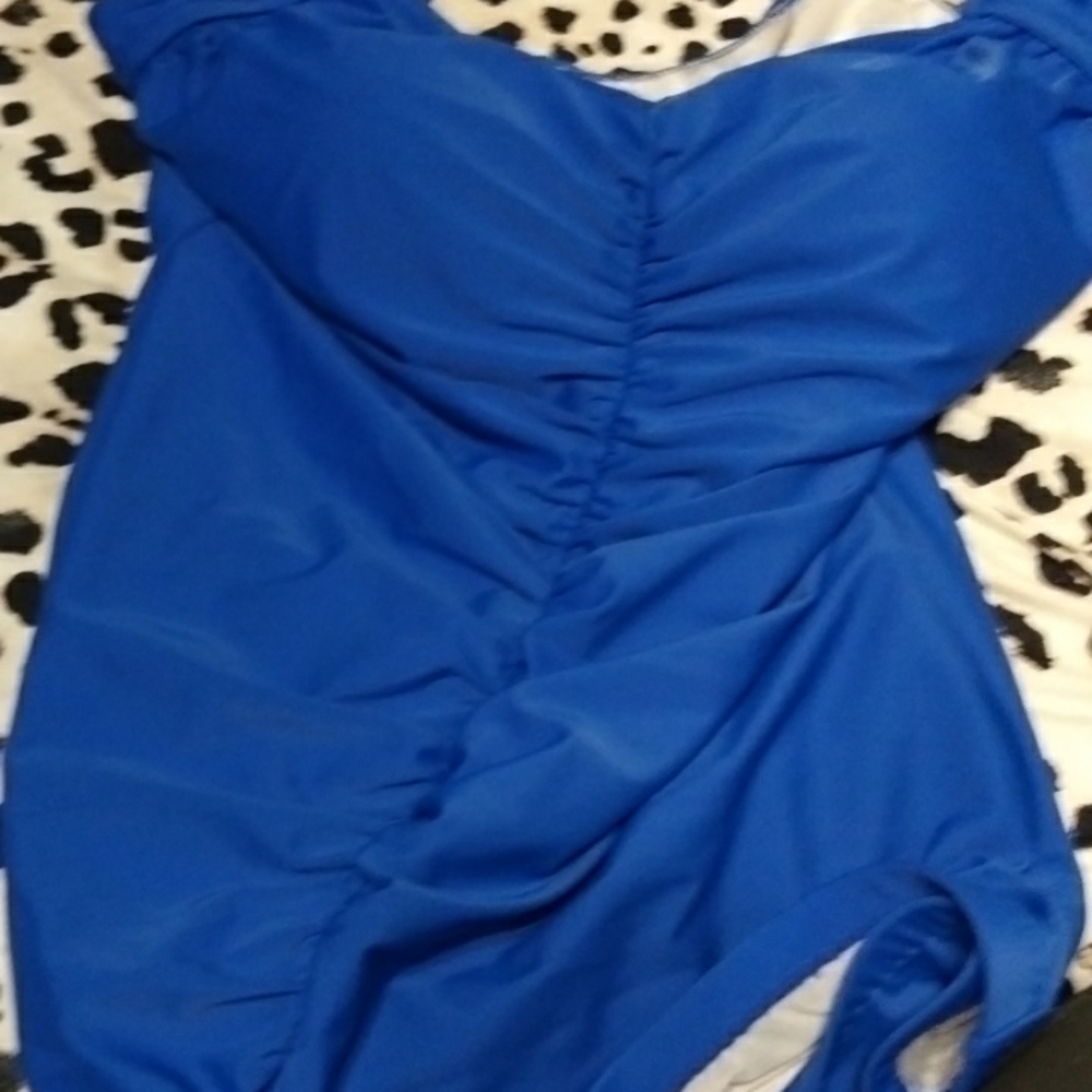 Iam honestly selling a bathing suit